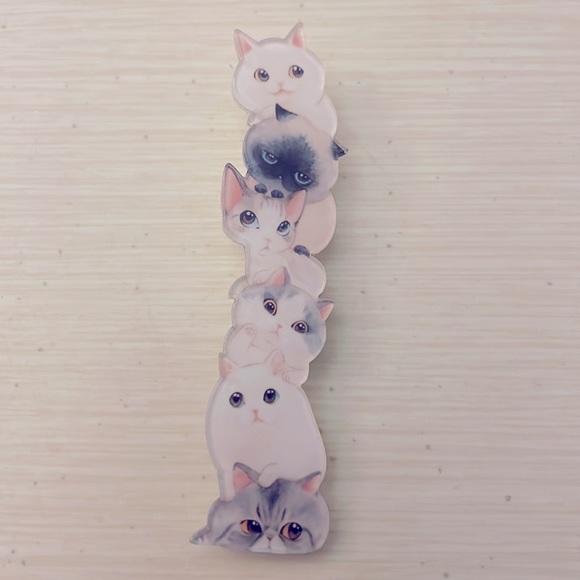 Stacked Cats Pin - Picture 1 of 2